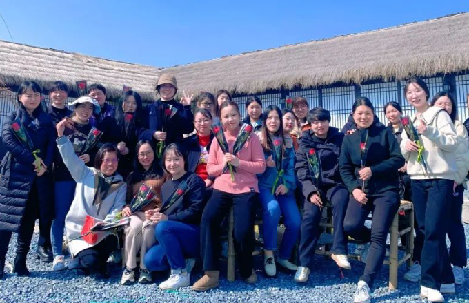 巾帼筑梦  不负青春 | 尊龙凯时人生就是搏光电庆三八妇女节活动