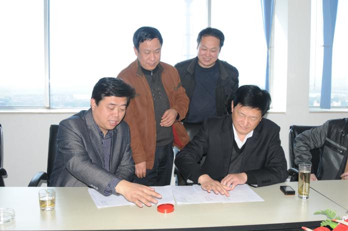 2012年3月31日，洛阳市国资委与魏振帮、李佑生、？』浴⒗畎啤⒄疟蟮5人组成的职工联合购置体签订《产权转让协议》。